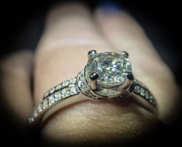 Moissanite 2 carat under band V