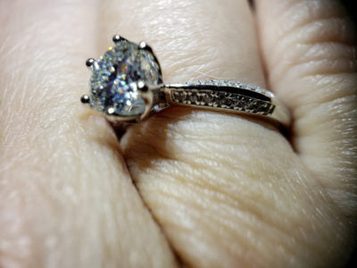 Moissanite 1 ct with 2 rows of pave stones