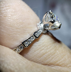 1 ct halo Step-sided ring