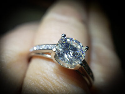 1 carat suspended stone with pave sides