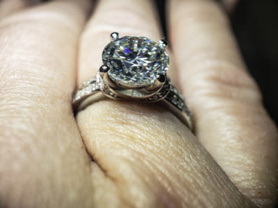 Moissanite 3 carat under band V