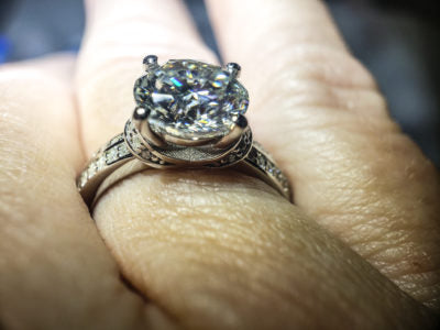 Moissanite 3 carat under band V